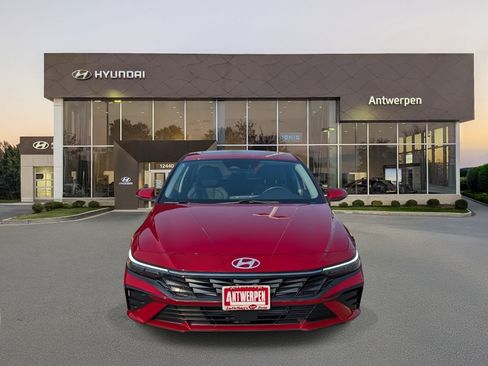 Used 2025 Hyundai Elantra Limited FWD image 8