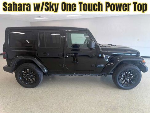 Used 2025 Jeep Wrangler Unlimited Sahara w/ Safety Group AWD/4WD image 1