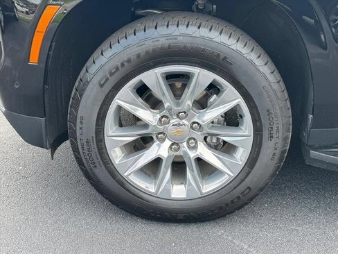 Used 2025 Chevrolet Suburban Premier AWD/4WD image 9