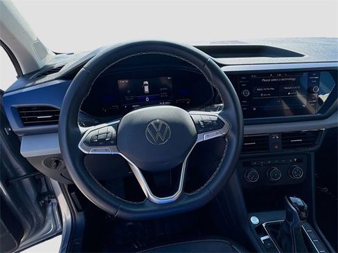 Used 2022 Volkswagen Taos SE image 10