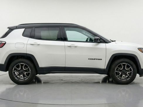 Used 2025 Jeep Compass Trailhawk AWD/4WD image 11