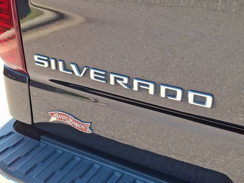 Used 2022 Chevrolet Silverado 1500 LT AWD/4WD image 24
