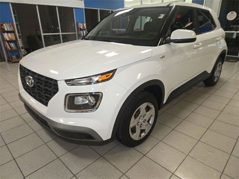 Used 2020 Hyundai Venue SE image 4