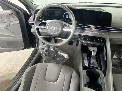 Used 2025 Hyundai Elantra SEL FWD image 19