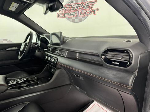 Used 2025 Honda Pilot TrailSport image 12