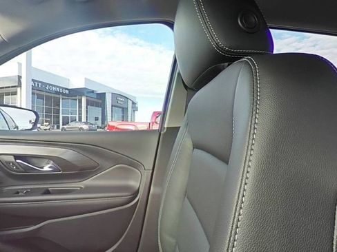 Used 2022 GMC Terrain SLT w/ Infotainment Package II FWD image 32
