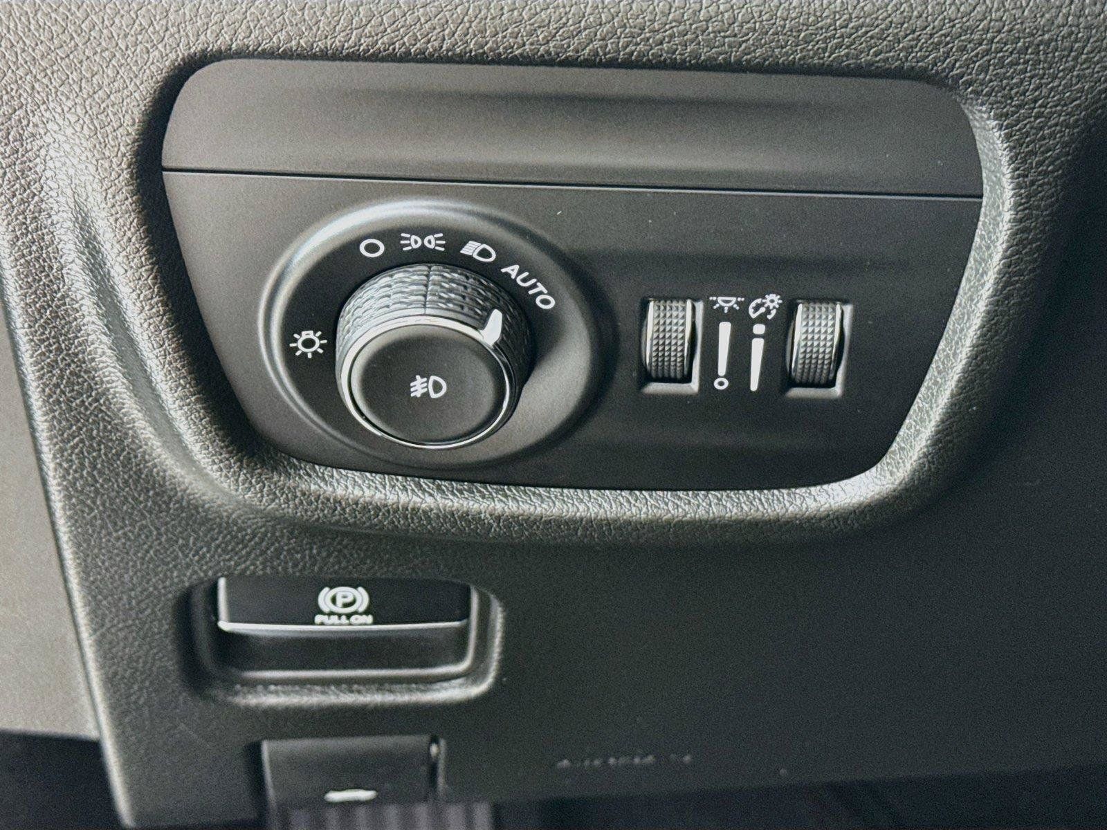Used 2023 Jeep Grand Cherokee L Limited w/ Luxury Tech Group II AWD/4WD image 14
