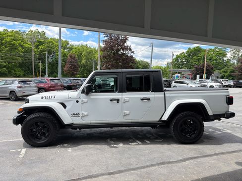 Used 2021 Jeep Gladiator Sport AWD/4WD image 4
