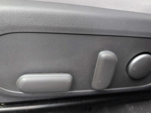 Used 2025 Hyundai Kona SEL FWD image 17