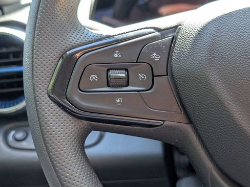 Used 2025 Chevrolet Trax LT FWD image 23
