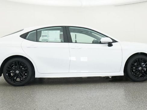 Used 2026 Toyota Camry SE FWD image 41