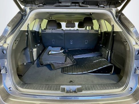 Used 2023 Toyota Highlander LE image 26