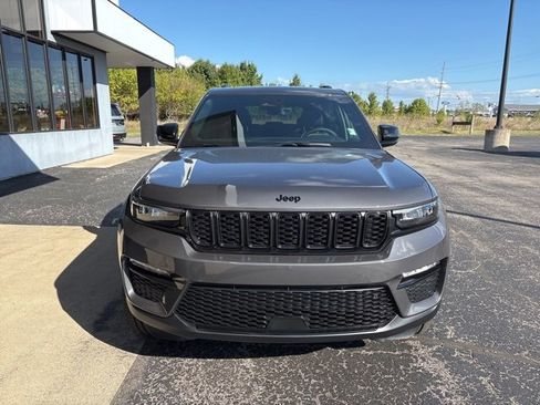 New 2025 Jeep Grand Cherokee Limited w/ Black Appearance Package image 9