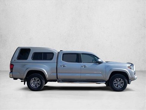 Used 2019 Toyota Tacoma SR5 AWD/4WD image 4