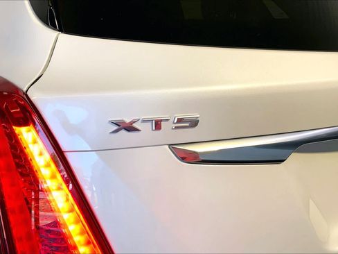 Used 2017 Cadillac XT5 Luxury w/ Driver Awareness Package AWD/4WD image 10