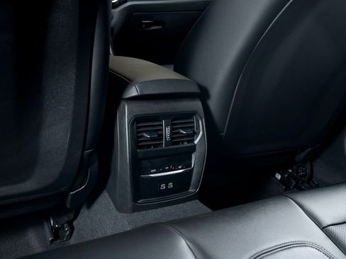 Used 2024 BMW M340i xDrive w/ Driving Assistance Package image 27