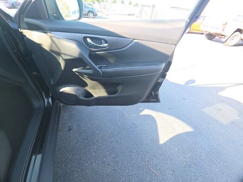 Used 2015 Nissan Rogue SV w/ SV Moonroof Package AWD/4WD image 32