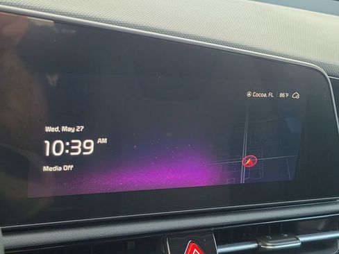 Used 2025 Kia Niro EX FWD image 24