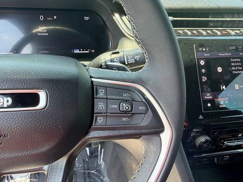 Used 2023 Jeep Grand Cherokee Altitude AWD/4WD image 18