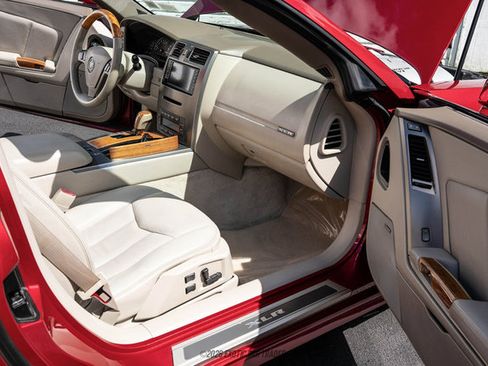 Used 2005 Cadillac XLR RWD image 30
