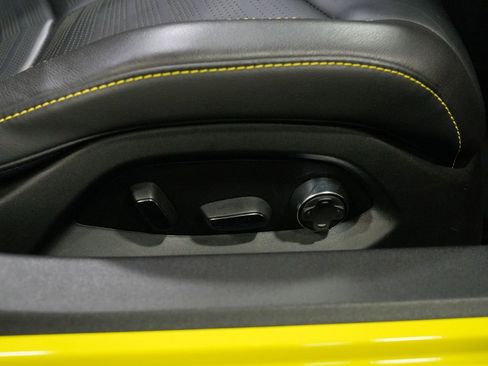 Used 2024 Chevrolet Corvette Stingray Premium Conv w/ Z51 Performance Package RWD image 40