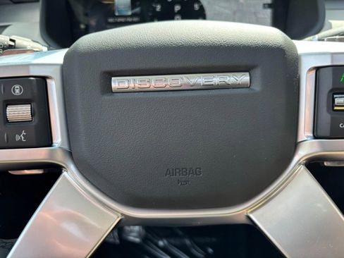 Certified 2025 Land Rover Discovery Dynamic SE image 23