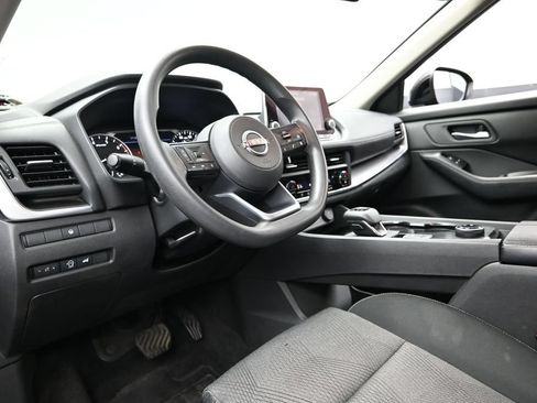 Used 2024 Nissan Rogue SV AWD/4WD image 16