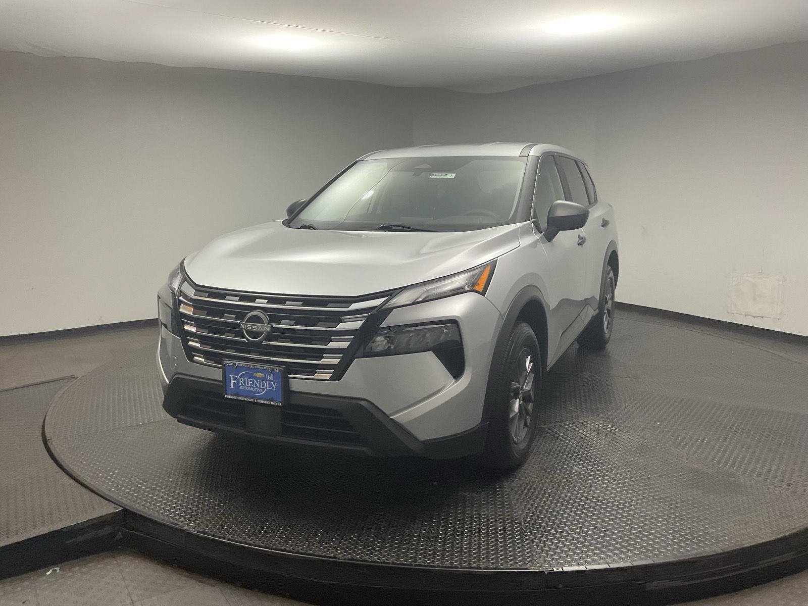 Used 2024 Nissan Rogue S FWD image 3