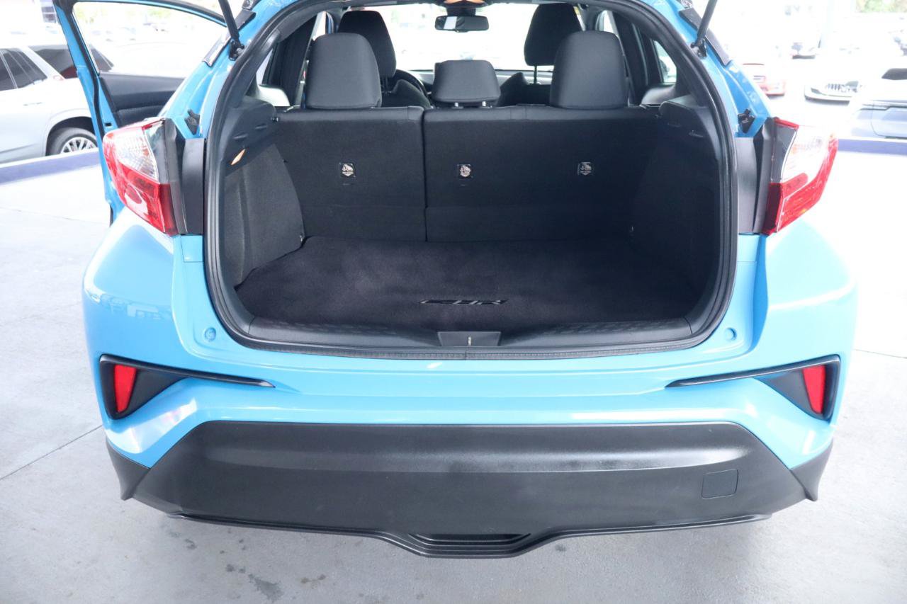 Used 2019 Toyota C-HR XLE FWD image 31