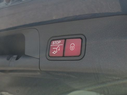 Used 2021 Mercedes-Benz GLB 250 image 9