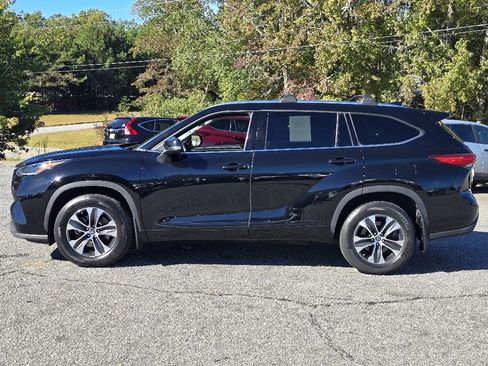 Used 2021 Toyota Highlander XLE image 23