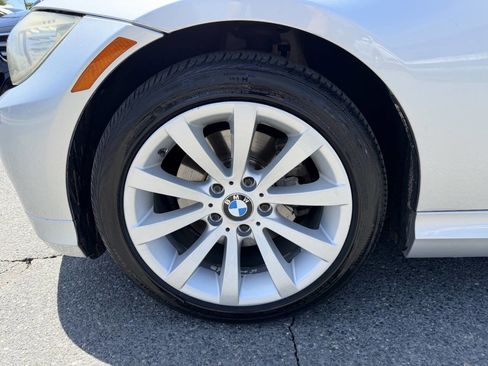 Used 2011 BMW 328i xDrive Sedan AWD/4WD image 10