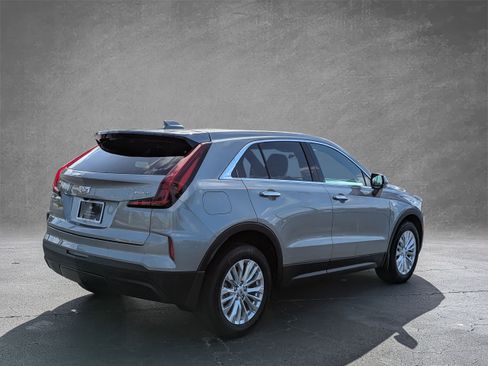 Certified 2024 Cadillac XT4 Luxury w/ Cold Weather Package image 6