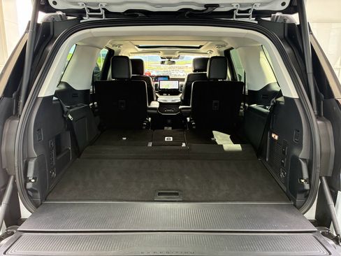 Used 2025 Ford Expedition Platinum AWD/4WD image 10