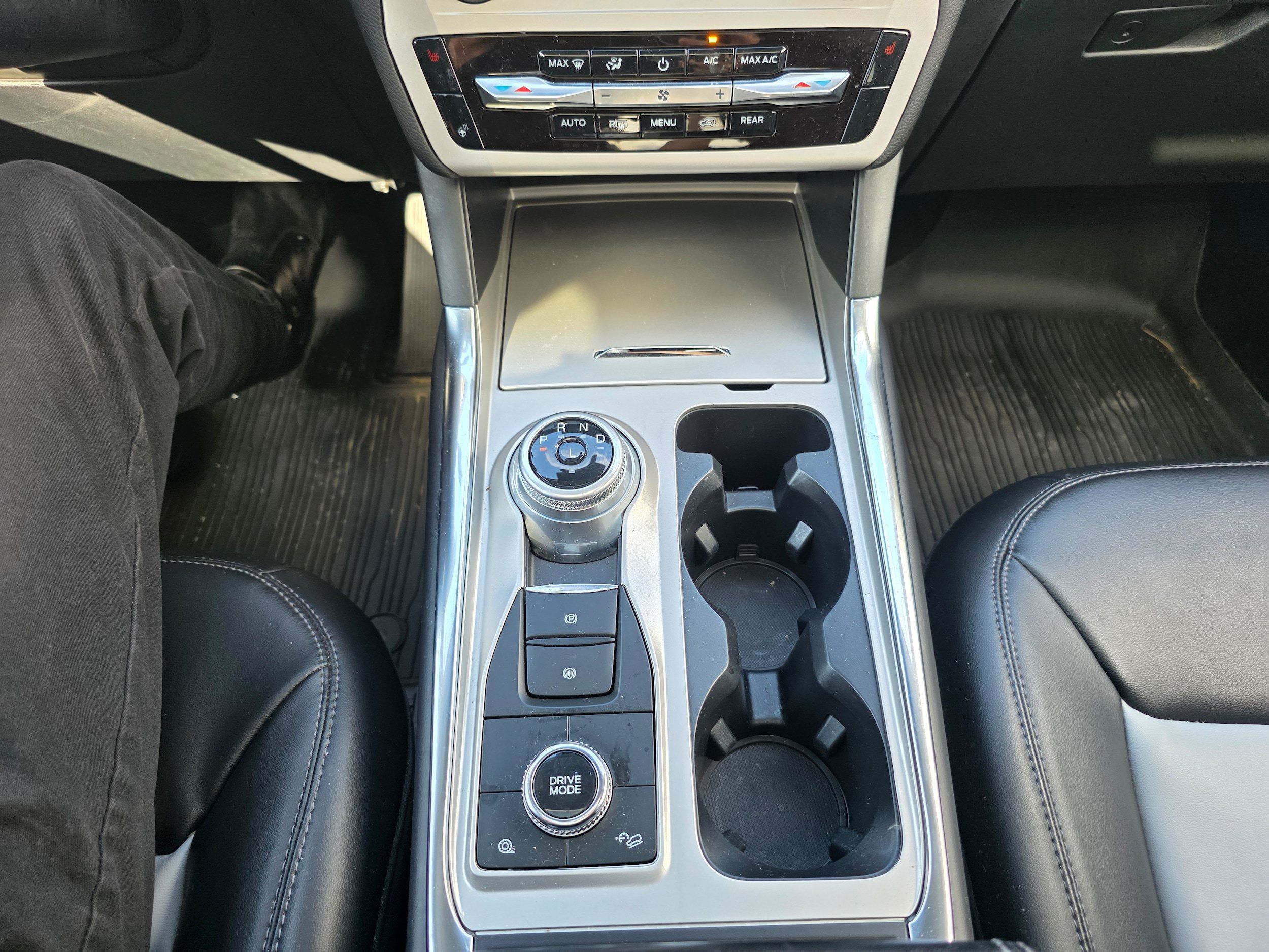Used 2023 Ford Explorer XLT w/ Equipment Group 202A AWD/4WD image 13
