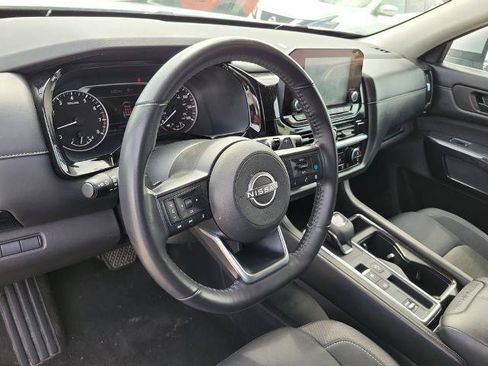 Certified 2024 Nissan Pathfinder SV FWD image 24
