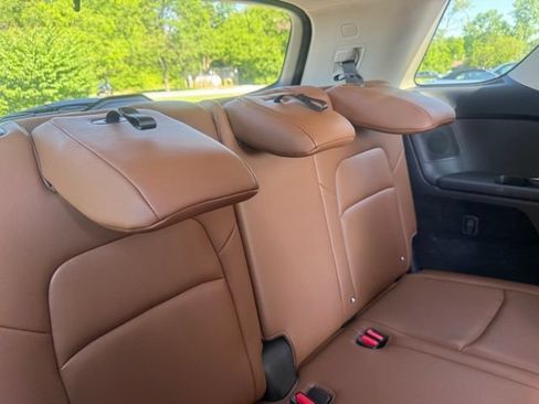 Used 2025 Nissan Pathfinder Platinum AWD/4WD image 27
