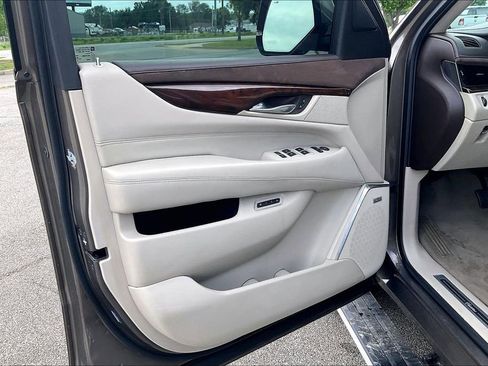 Used 2016 Cadillac Escalade Premium AWD/4WD image 22