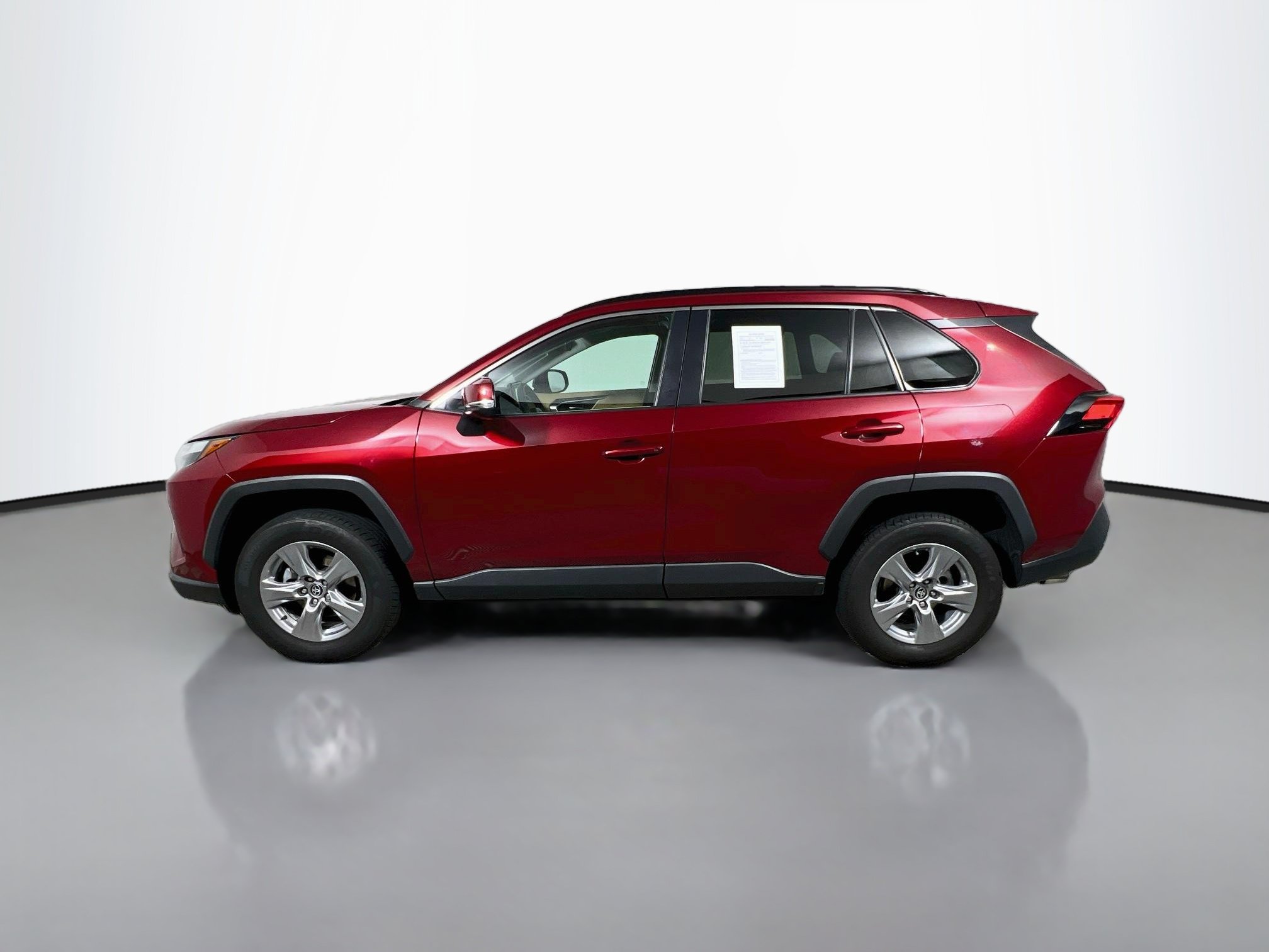 Used 2022 Toyota RAV4 XLE FWD image 9