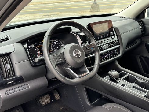 Used 2024 Nissan Pathfinder SV w/ SV Premium Package FWD image 10