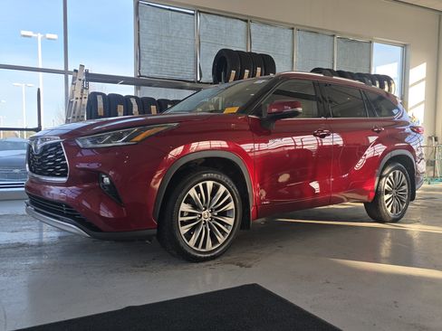 Used 2021 Toyota Highlander Platinum image 4