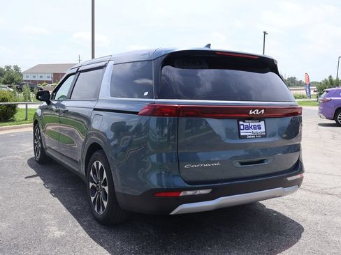 Certified 2022 Kia Carnival EX FWD image 5