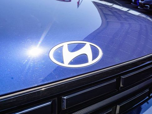 Used 2025 Hyundai Santa Fe Limited FWD image 12