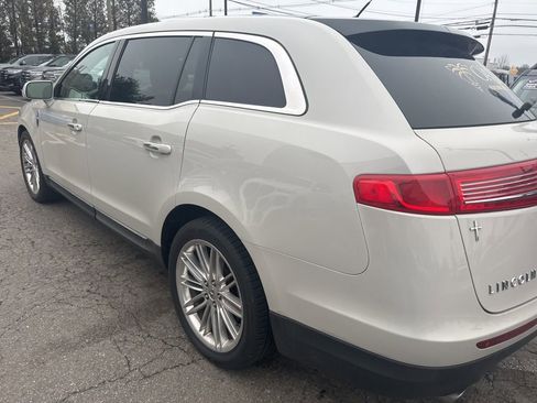Used 2019 Lincoln MKT AWD image 7