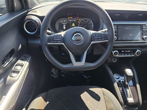 Used 2020 Nissan Kicks SV FWD image 13