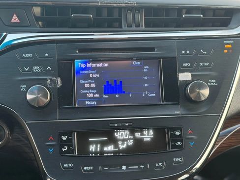 Used 2014 Toyota Avalon XLE image 19