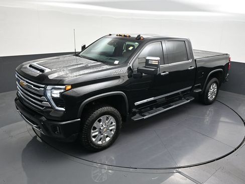 Used 2024 Chevrolet Silverado 2500 High Country w/ High Country Premium Package AWD/4WD image 17