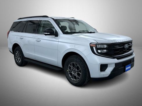 New 2026 Ford Expedition Active image 3