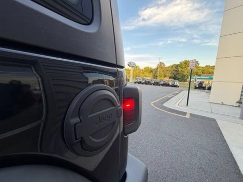 Used 2021 Jeep Wrangler Unlimited Sport AWD/4WD image 15