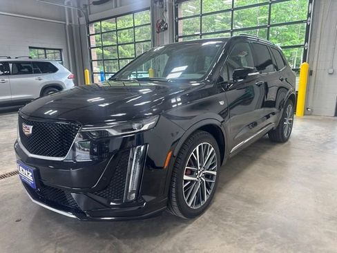 Used 2024 Cadillac XT6 Sport w/ Technology Package AWD/4WD image 4
